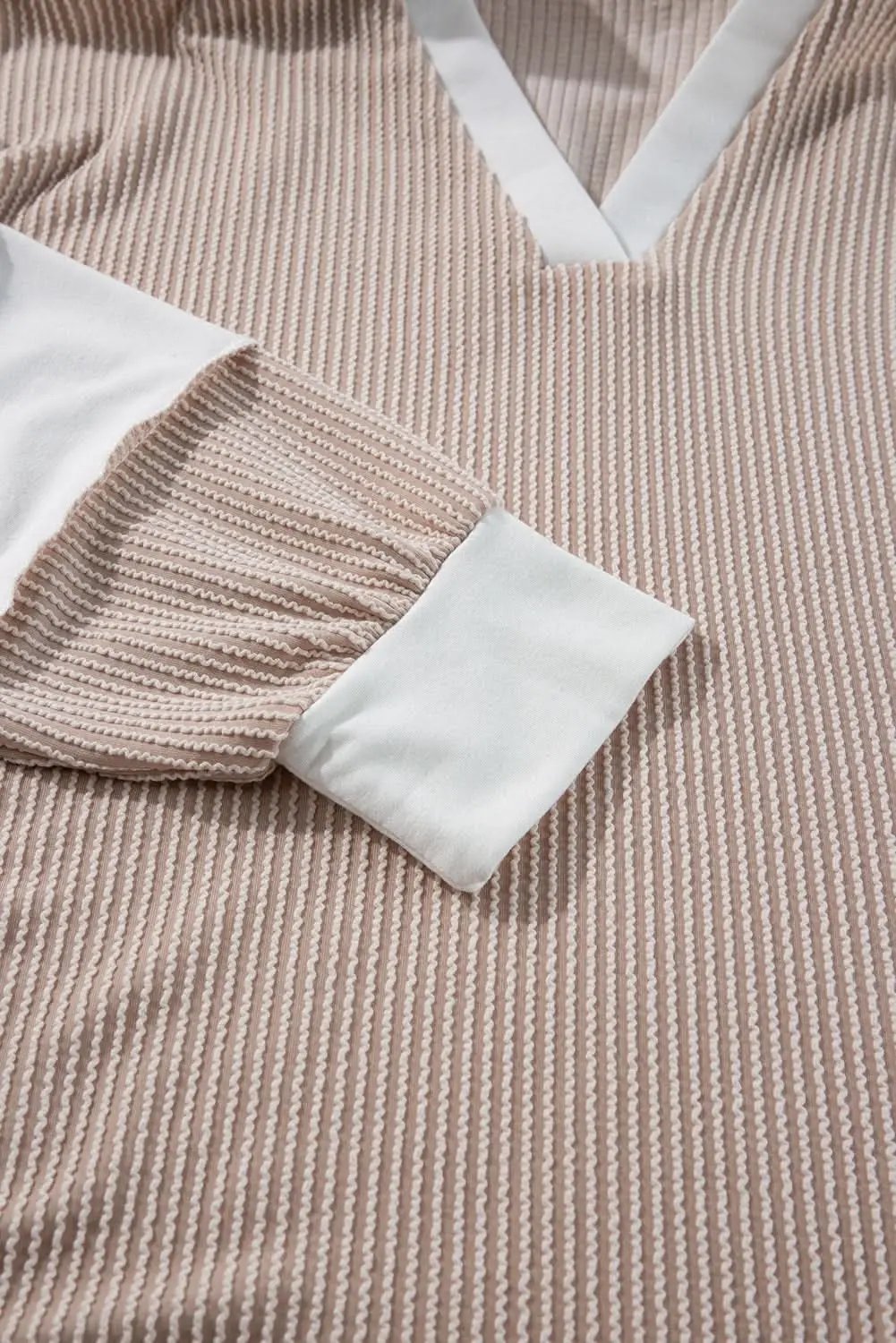 Chic colorblock v-neck top with slits - Love Salve